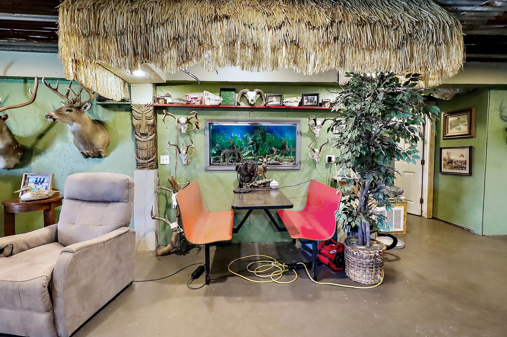 13659 Todd Road Winnie, TX 77665 - Photo 29 of 42 a view of living room with furniture and flowers
