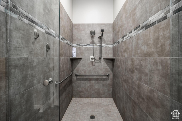 2600 Ocotillo Way, Unit 34 Santa Clara, UT 84765 - Photo 14 of 43 Full bathroom with tiled shower