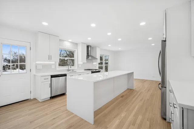 $1,099,000 | 4018 Yorkshire Lane, Northbrook, IL 60062