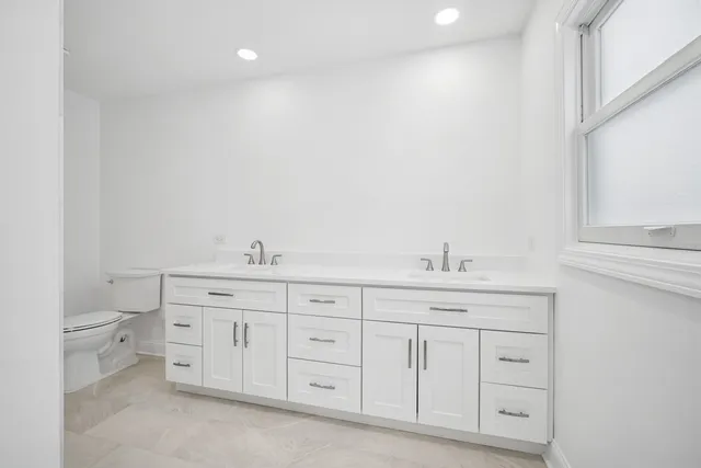 $1,099,000 | 4018 Yorkshire Lane, Northbrook, IL 60062