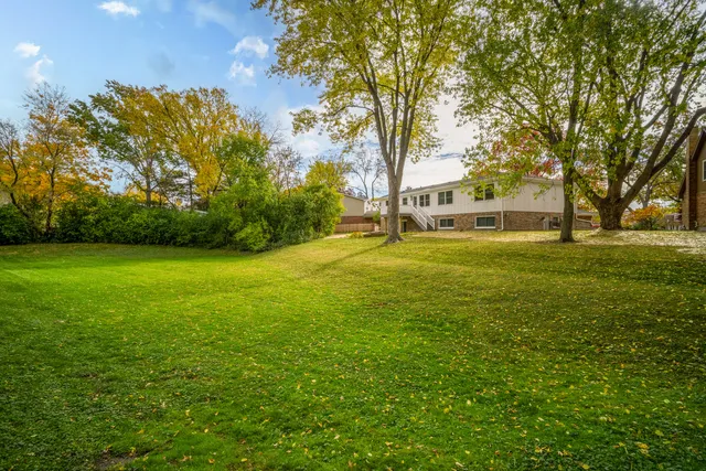 $1,099,000 | 4018 Yorkshire Lane, Northbrook, IL 60062