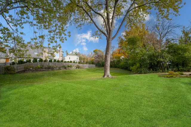 $1,099,000 | 4018 Yorkshire Lane, Northbrook, IL 60062