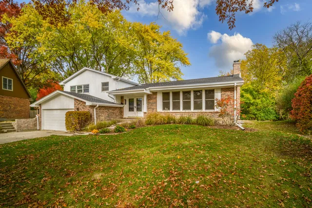 $1,099,000 | 4018 Yorkshire Lane, Northbrook, IL 60062