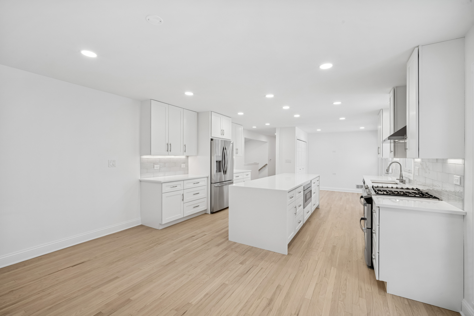 4018 Yorkshire Lane Northbrook, IL 60062 - Photo 9 of 42