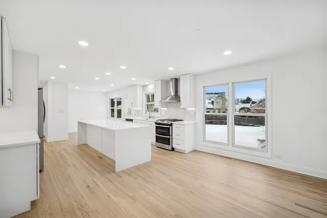 $1,099,000 | 4018 Yorkshire Lane, Northbrook, IL 60062