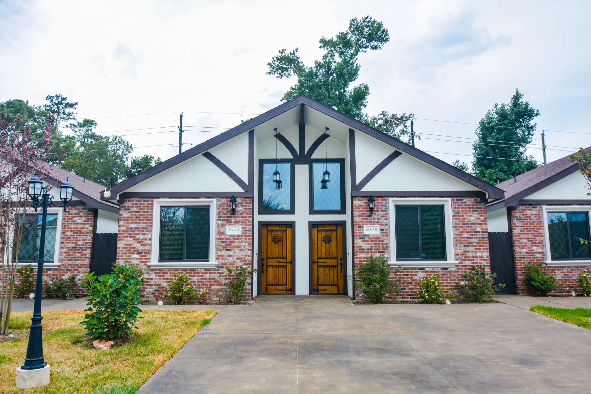 29529 B Turnbury Village Drive Spring, TX 77386 - Photo 4 of 32 a front view of a house with garden