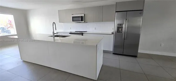 $2,900 | 2535 Northeast 193rd Street, Unit 3104, Miami, FL 33180