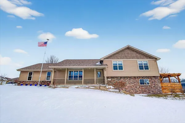 $574,900 | 901 South Blue Mounds Street, Mount Horeb, WI 53572