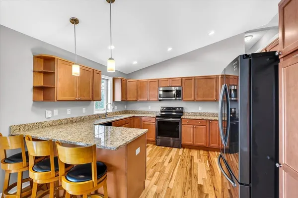 $574,900 | 901 South Blue Mounds Street, Mount Horeb, WI 53572