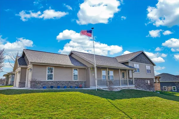 $565,000 | 901 South Blue Mounds Street, Mount Horeb, WI 53572