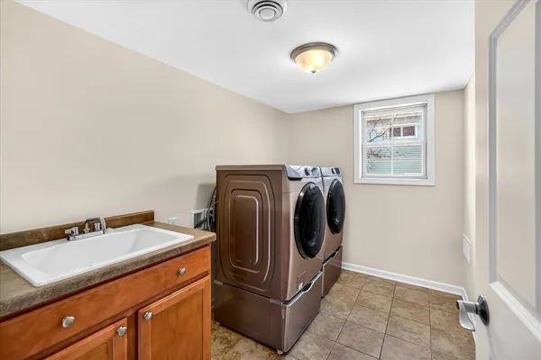 $574,900 | 901 South Blue Mounds Street, Mount Horeb, WI 53572