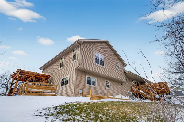 $574,900 | 901 South Blue Mounds Street, Mount Horeb, WI 53572