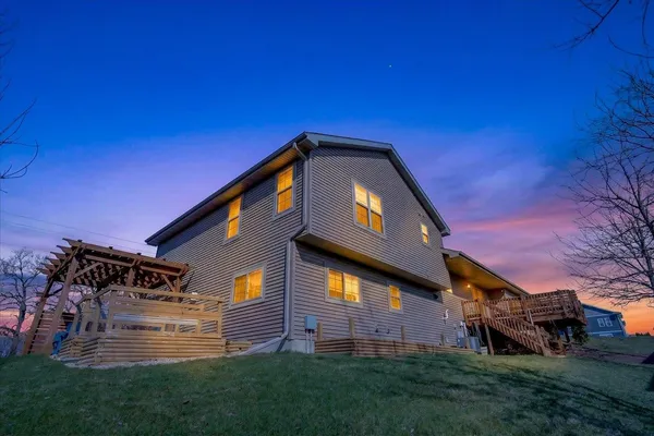 $565,000 | 901 South Blue Mounds Street, Mount Horeb, WI 53572