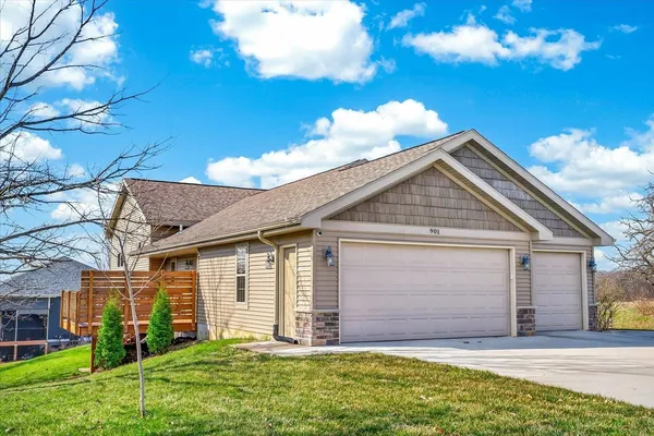 $565,000 | 901 South Blue Mounds Street, Mount Horeb, WI 53572