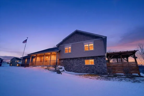 $574,900 | 901 South Blue Mounds Street, Mount Horeb, WI 53572