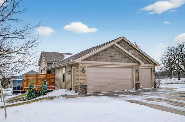 $574,900 | 901 South Blue Mounds Street, Mount Horeb, WI 53572