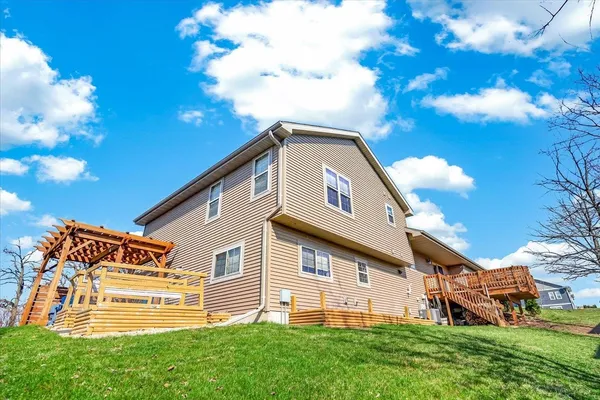 $565,000 | 901 South Blue Mounds Street, Mount Horeb, WI 53572