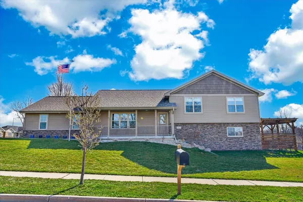 $565,000 | 901 South Blue Mounds Street, Mount Horeb, WI 53572