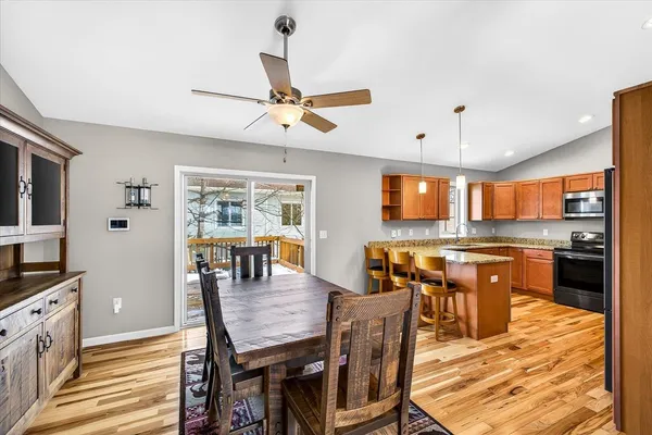 $574,900 | 901 South Blue Mounds Street, Mount Horeb, WI 53572