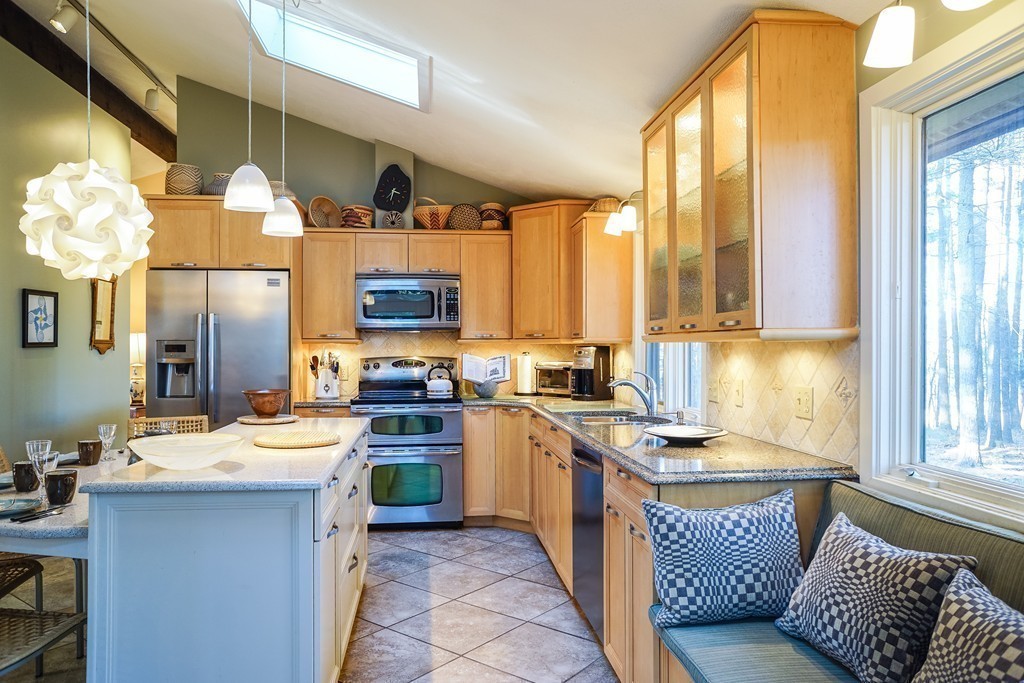 596 Springs Road Bedford, MA 01730 - Photo 4 of 19 Gallery Image 4