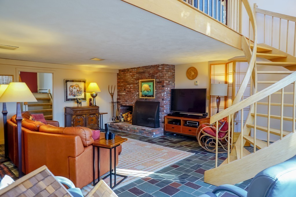596 Springs Road Bedford, MA 01730 - Photo 9 of 19 Gallery Image 9
