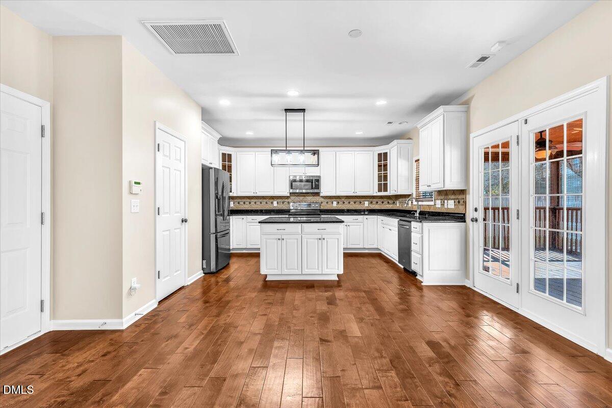 708 Straywhite Avenue Apex, NC 27539 - Photo 17 of 69 17-Final 708 Straywhite Apex--RJREM -035