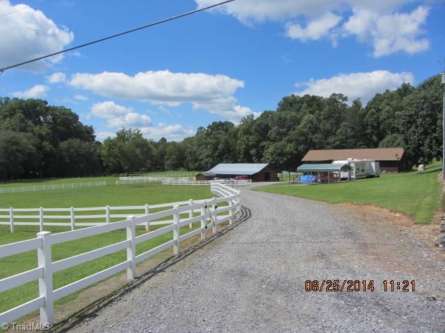 1140 Matthews Road Pilot Mountain, NC 27041 - Photo 2 of 28 Gallery Image 2