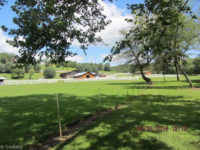 1140 Matthews Road Pilot Mountain, NC 27041 - Photo 11 of 28 Gallery Image 11