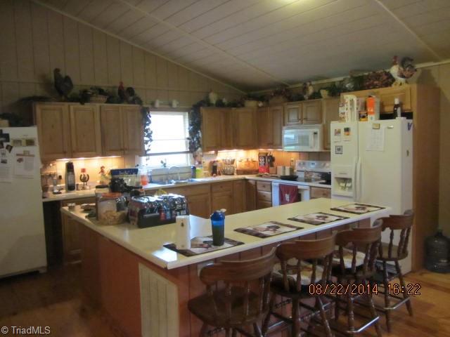 1140 Matthews Road Pilot Mountain, NC 27041 - Photo 12 of 28 Gallery Image 12