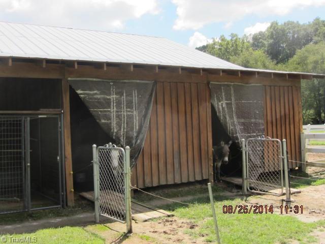 1140 Matthews Road Pilot Mountain, NC 27041 - Photo 8 of 28 Gallery Image 8