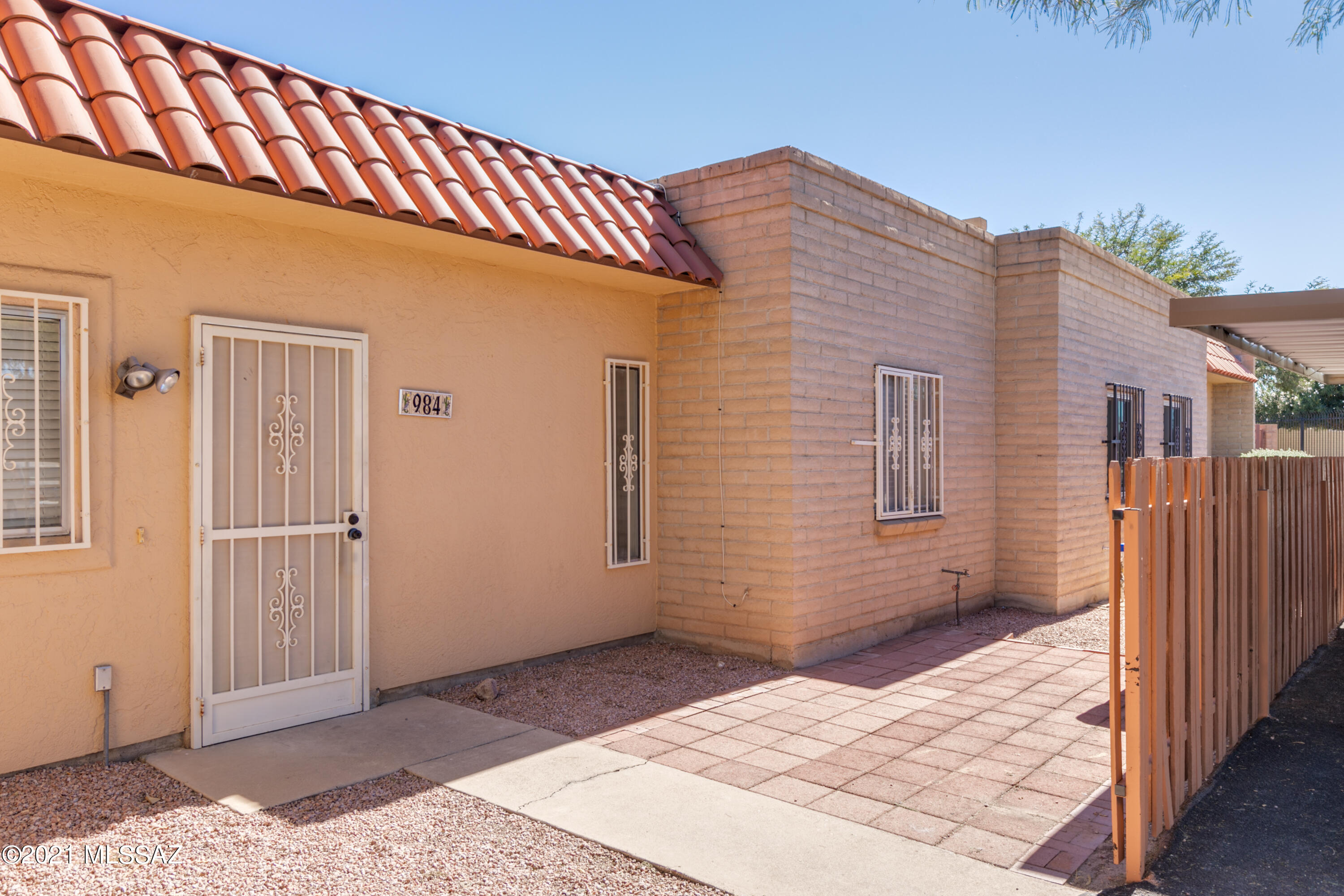 984 South Pantano Road Tucson, AZ 85710 - Photo 2 of 21 Gallery Image 2