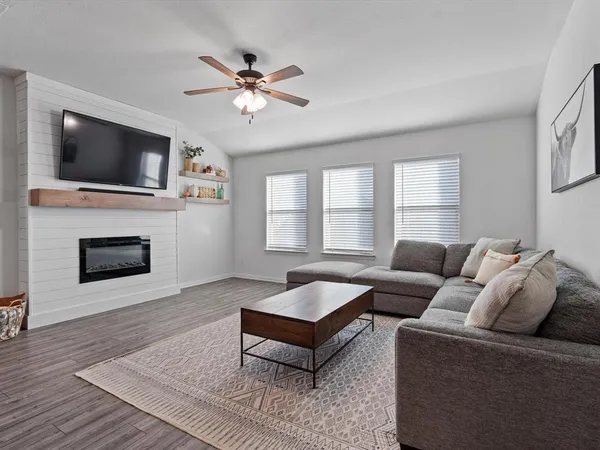 $2,450 | 6202 Halton Dr., Aubrey, TX 76227