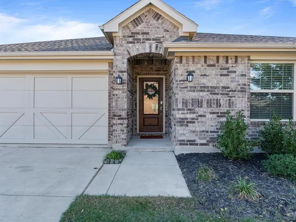 $2,450 | 6202 Halton Dr., Aubrey, TX 76227