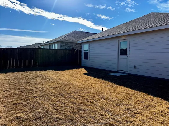 $1,750 | 2105 Sulky Lane, Aubrey, TX 76227