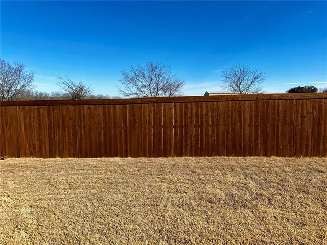 $1,750 | 2105 Sulky Lane, Aubrey, TX 76227