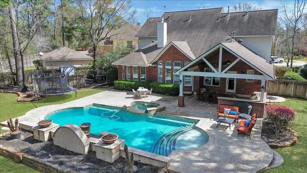 $925,000 | 31 Brywood Place, The Woodlands, TX 77382