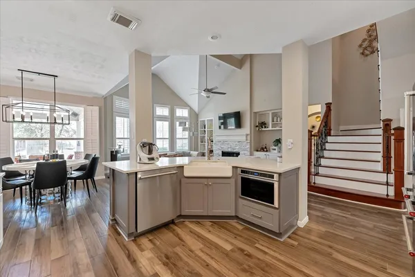 $925,000 | 31 Brywood Place, The Woodlands, TX 77382