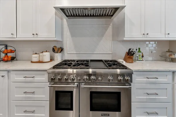 $925,000 | 31 Brywood Place, The Woodlands, TX 77382