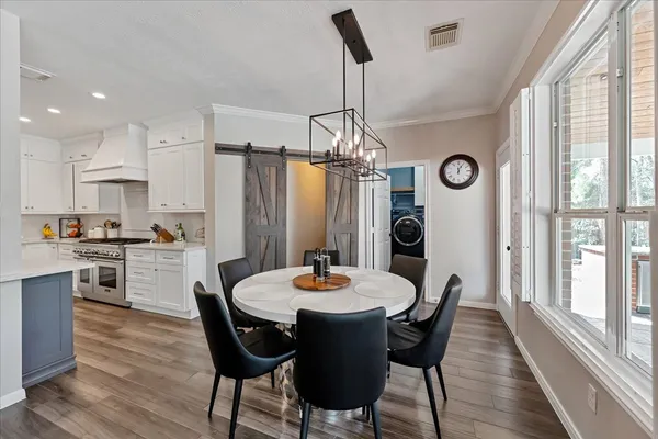 $925,000 | 31 Brywood Place, The Woodlands, TX 77382