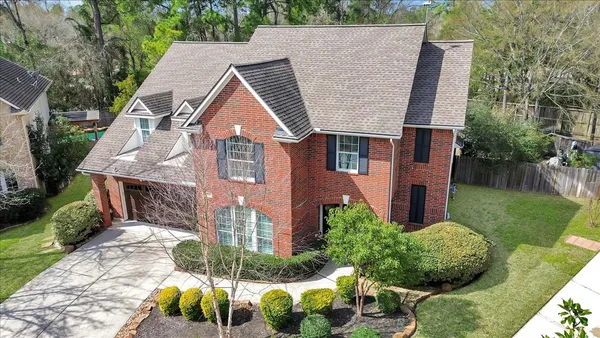 $925,000 | 31 Brywood Place, The Woodlands, TX 77382