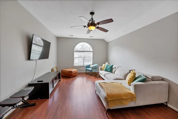 $925,000 | 31 Brywood Place, The Woodlands, TX 77382