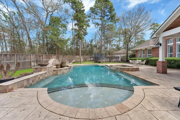 $925,000 | 31 Brywood Place, The Woodlands, TX 77382