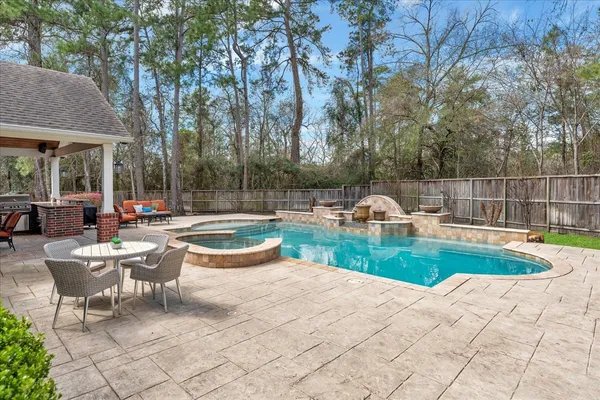 $925,000 | 31 Brywood Place, The Woodlands, TX 77382