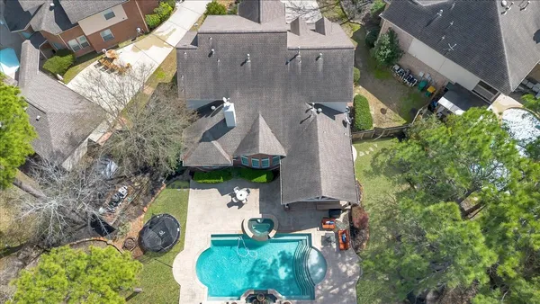 $925,000 | 31 Brywood Place, The Woodlands, TX 77382