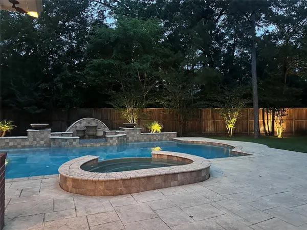 $925,000 | 31 Brywood Place, The Woodlands, TX 77382