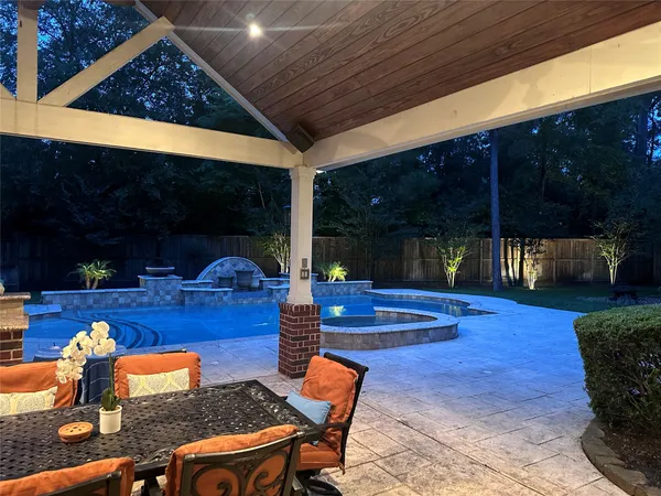 $925,000 | 31 Brywood Place, The Woodlands, TX 77382