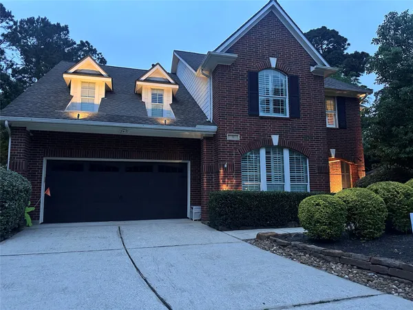 $925,000 | 31 Brywood Place, The Woodlands, TX 77382