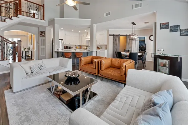 $925,000 | 31 Brywood Place, The Woodlands, TX 77382