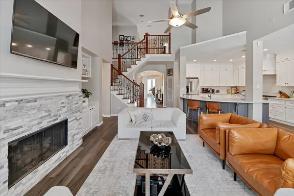 $925,000 | 31 Brywood Place, The Woodlands, TX 77382