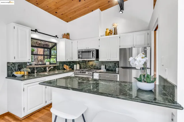 $849,000 | 2211 Arrowhead Drive, Oakland, CA 94611